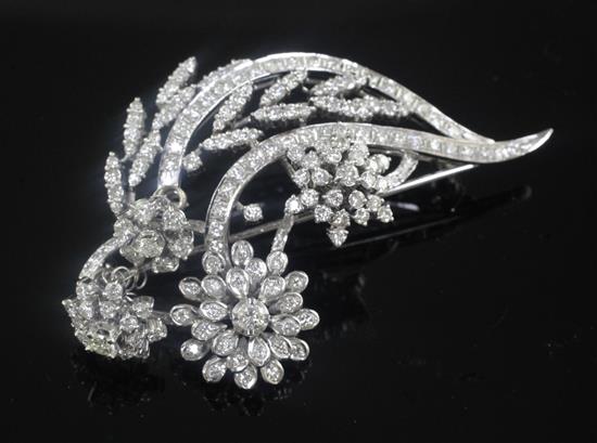 An 18ct white gold and diamond encrusted floral spray trembleuse brooch, 62mm.